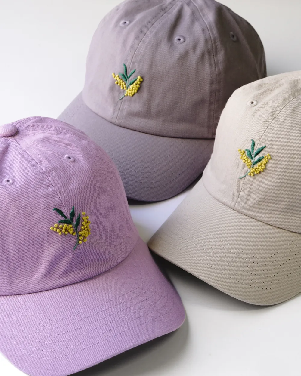 ミモザの刺繍キャップ